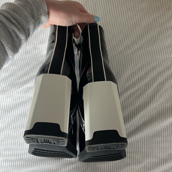 Black and white booties - Picture 2 of 2